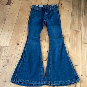 New with tags wrangler trumpet flares